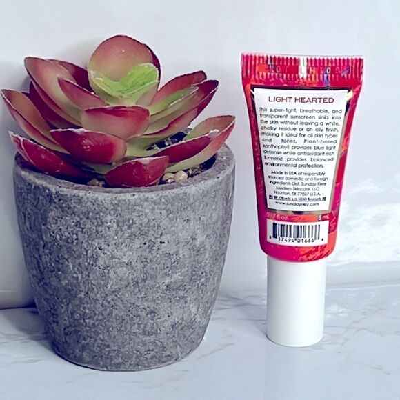 🌟$5 Sunday Riley Light Hearted Broad Spectrum SPF 30 - Picture 3 of 5
